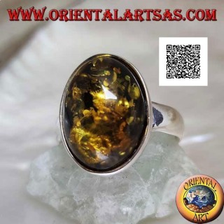Anillo de plata con cabujón ovalado de ámbar verde en engaste sencillo y borde liso
