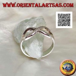 Anillo de plata con símbolo de nudo infinito con una línea suave y la otra piel de serpiente