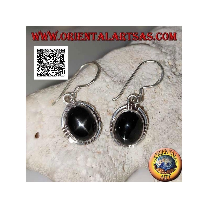 Pendientes de plata con cabujón ovalado Black Star (estrella diópsido) y trío de bolas en los cuatro puntos cardinales