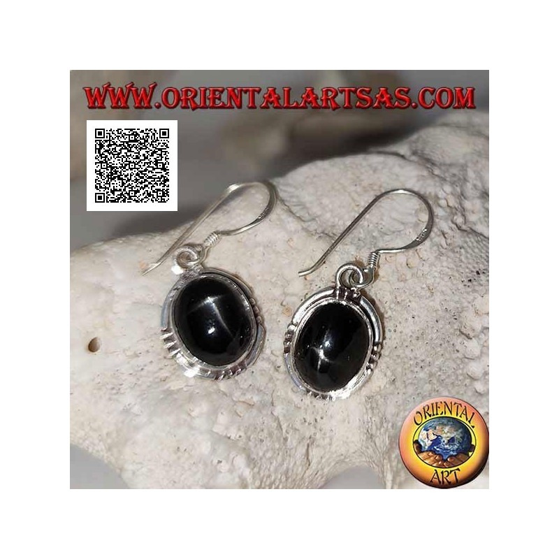 Orecchini in argento con Black Star ovale cabochon (diopside stellato) e tris di palline sui quattro punti cardinali