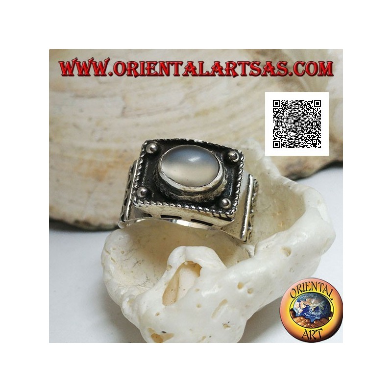 Bague en argent avec pierre de lune ovale cabochon en relief et décorations ethniques
