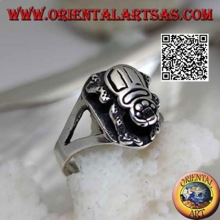 Silver ring with Egyptian scarab in relief and engraved inside