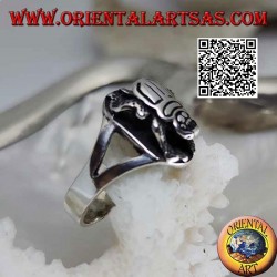Silver ring with Egyptian scarab in relief and engraved inside