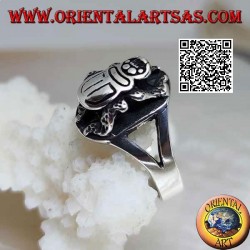 Bague en argent avec scarabée égyptien en relief et gravé à l'intérieur