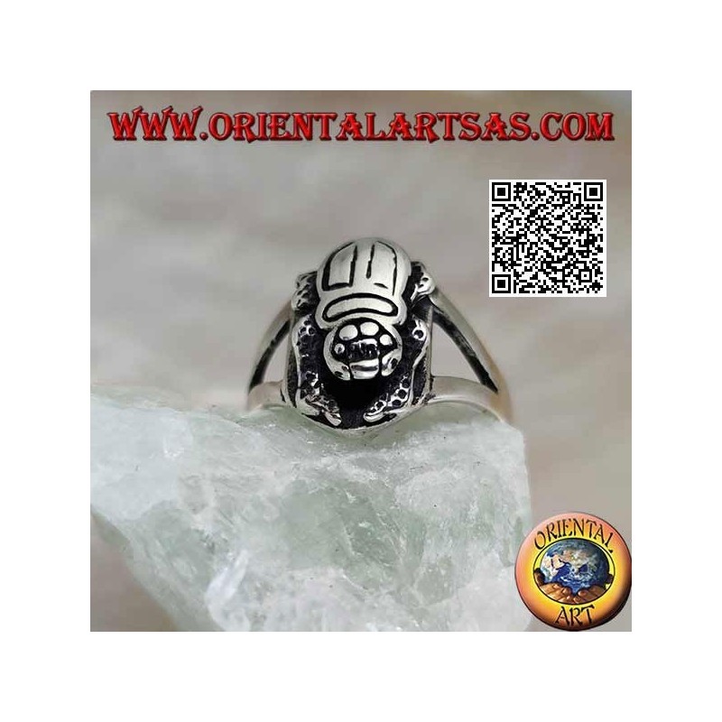 Silver ring with Egyptian scarab in relief and engraved inside