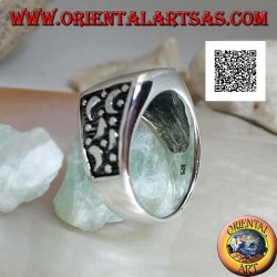 Silberring mit abgerundetem rechteckigem Onyx und seitlich geschnittenen Monden
