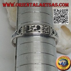 Anillo de plata con jeroglíficos grabados / símbolos místicos