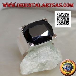 Anillo de plata rodiada con circonita de espinela ovalada transversal engastada en un rectángulo