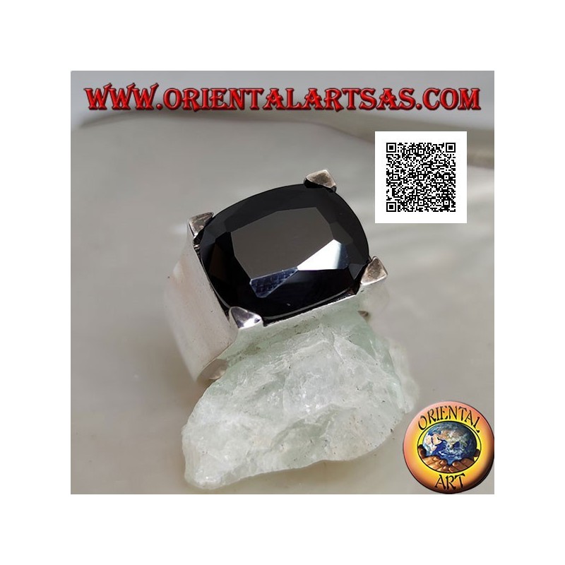 Anillo de plata rodiada con circonita de espinela ovalada transversal engastada en un rectángulo