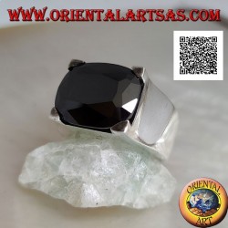 Anillo de plata rodiada con circonita de espinela ovalada transversal engastada en un rectángulo