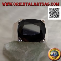 Anillo de plata rodiada con circonita de espinela ovalada transversal engastada en un rectángulo