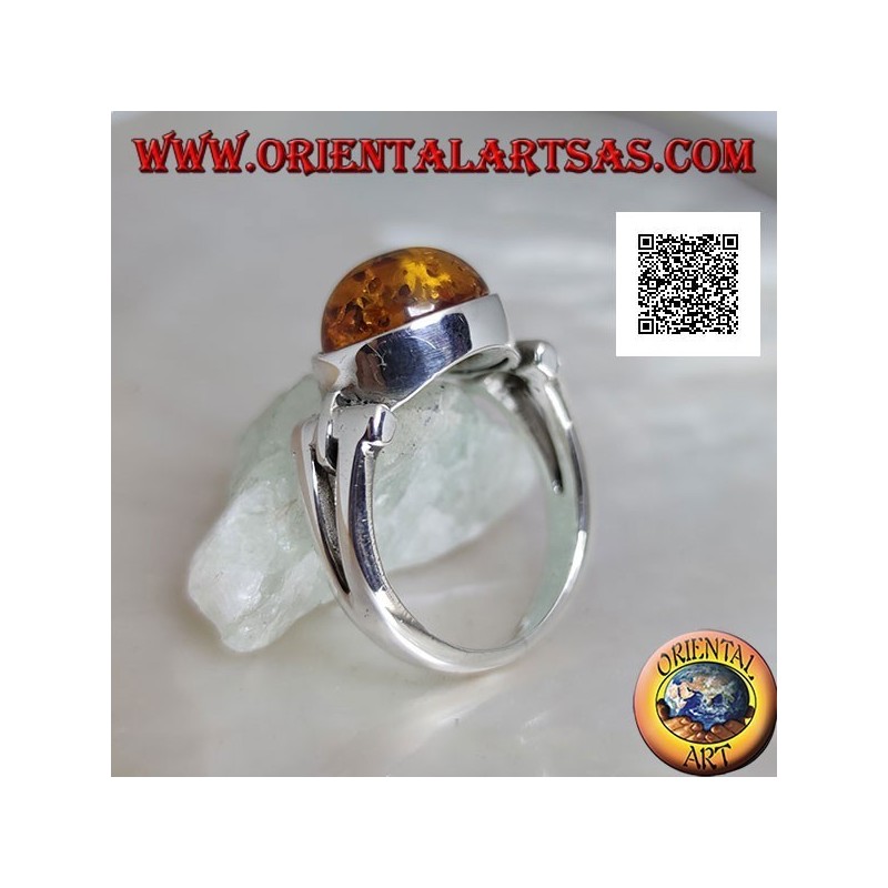 Anillo de plata con cabujón ovalado de ámbar en cruz con agujero triangular alargado