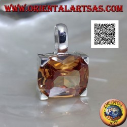 Pendentif en argent rhodié avec zircon champagne ovale transversal serti dans un rectangle