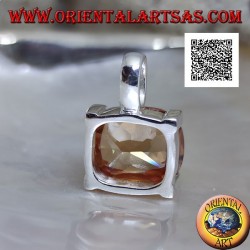 Pendentif en argent rhodié avec zircon champagne ovale transversal serti dans un rectangle