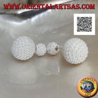 Orecchini in argento da lobo sferici tempestati di perline bianche  (stile Dior)