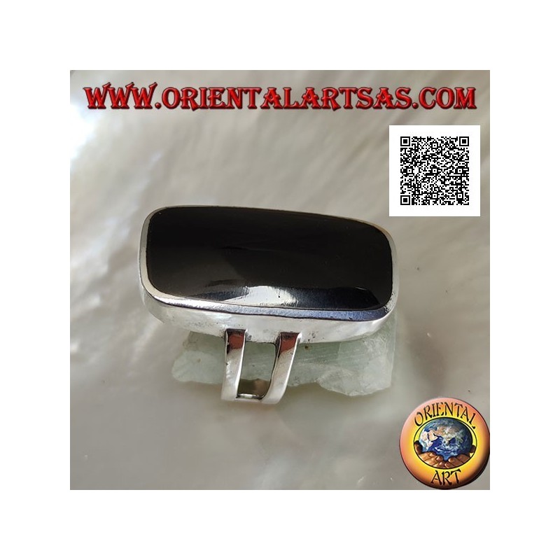 Bague en argent avec grand onyx biseauté rectangulaire sur monture lisse avec ouverture latérale