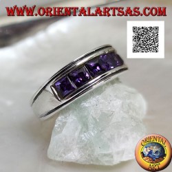 Anillo de plata con banda bañada en rodio con una hilera de circonitas cuadradas color amatista