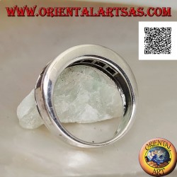 Bague en argent avec bande plaquée rhodium avec une rangée de zircons carrés couleur améthyste