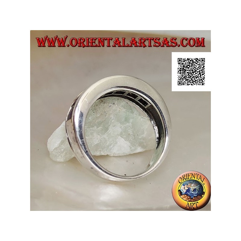 Bague en argent avec bande plaquée rhodium avec une rangée de zircons carrés couleur améthyste
