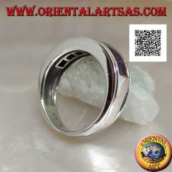 Bague en argent avec bande plaquée rhodium avec une rangée de zircons carrés couleur améthyste