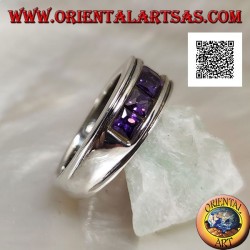 Silberring mit rhodiniertem Band mit einer Reihe amethystfarbener quadratischer Zirkone
