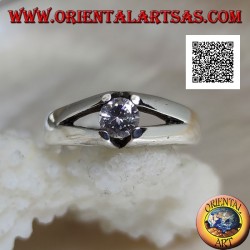 Solitaire silver ring with white round zircon set with four arms and openwork on the sides