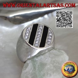 Runder silberner Ring mit schrägen Reihen aus Onyx und runden weißen Zirkonen