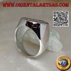 Anillo redondo de plata con hileras oblicuas de ónix y circonitas blancas redondas