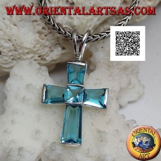 Pendentif croix topaze bleue en argent serti de bras taille baguette et centre carré