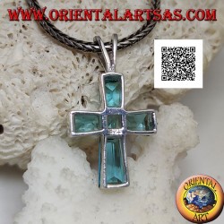 Pendentif croix topaze bleue en argent serti de bras taille baguette et centre carré