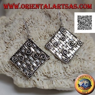 Pendientes colgantes de plata con rombos entrelazados (estilo paja) con cuatro motivos griegos