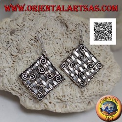 Silberne Ohrringe mit verwobener Raute (Strohart) mit vier griechischen Motiven