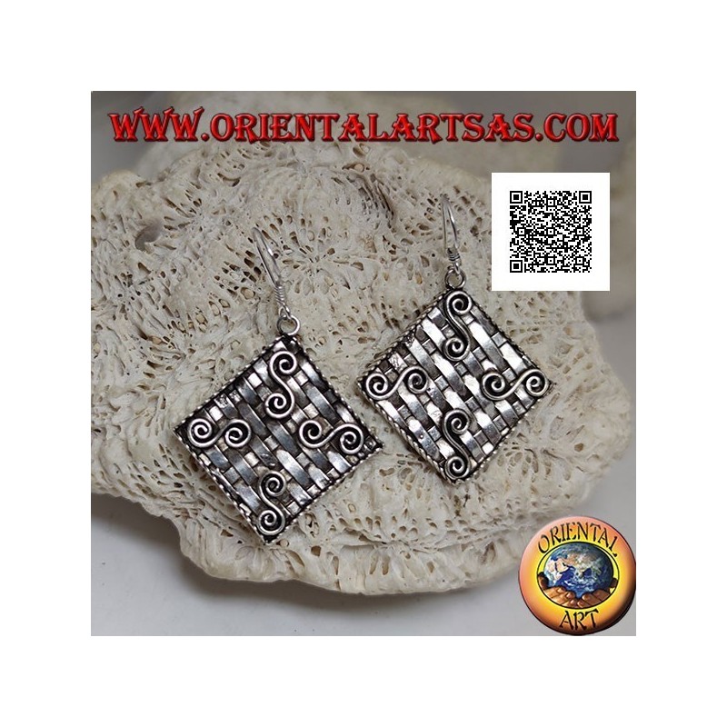 Boucles d'oreilles pendantes en argent avec losange entrelacé (style paille) avec quatre motifs grecs