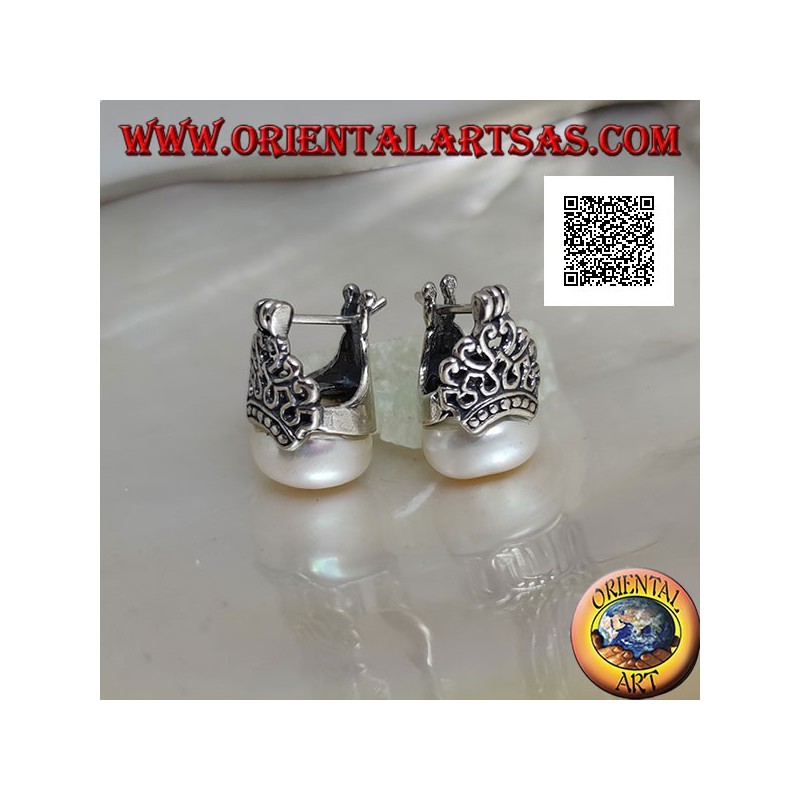 Boucles d'oreilles à levier en argent avec perle d'eau douce blanche couronnée