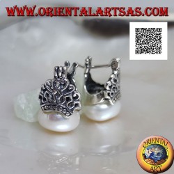 Silver lever earrings with crowned white freshwater pearl