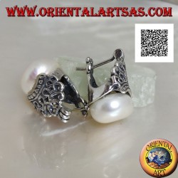 Boucles d'oreilles à levier en argent avec perle d'eau douce blanche couronnée
