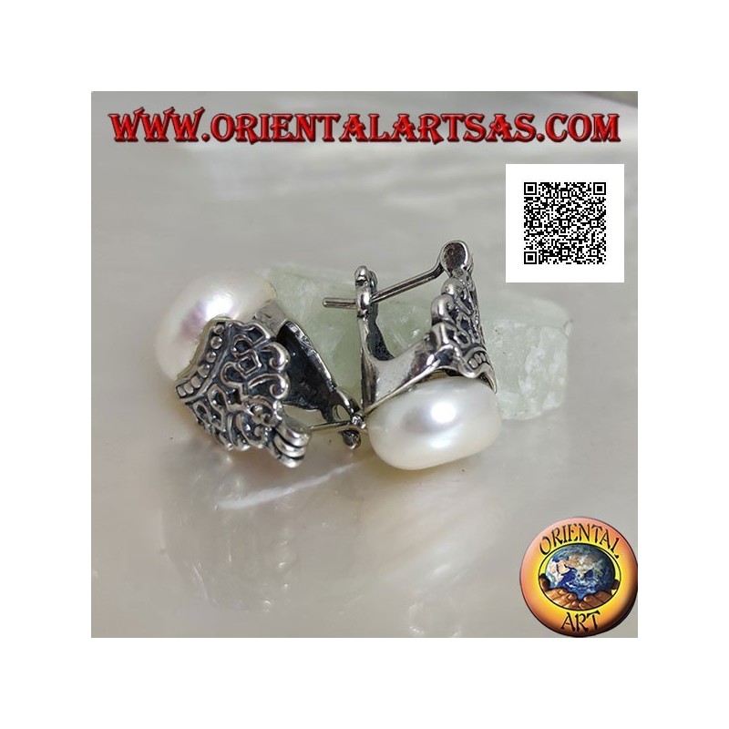 Silver lever earrings with crowned white freshwater pearl