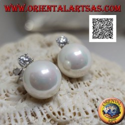 Pendientes lóbulos de plata con perla blanca de agua dulce y circonita blanca engastada