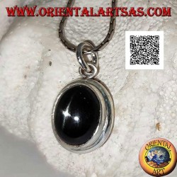 Colgante de plata con estrella negra (diópsido) cabujón ovalado y borde redondeado liso