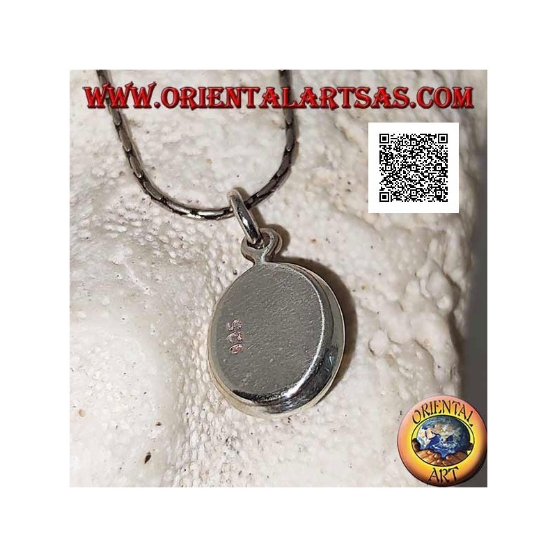 Colgante de plata con estrella negra (diópsido) cabujón ovalado y borde redondeado liso
