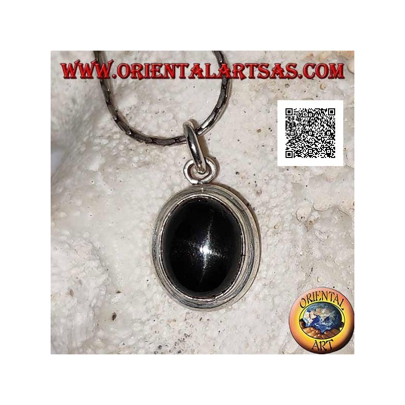 Ciondolo in argento con black star (Diopside) ovale cabochon e bordo liscio tondeggiante