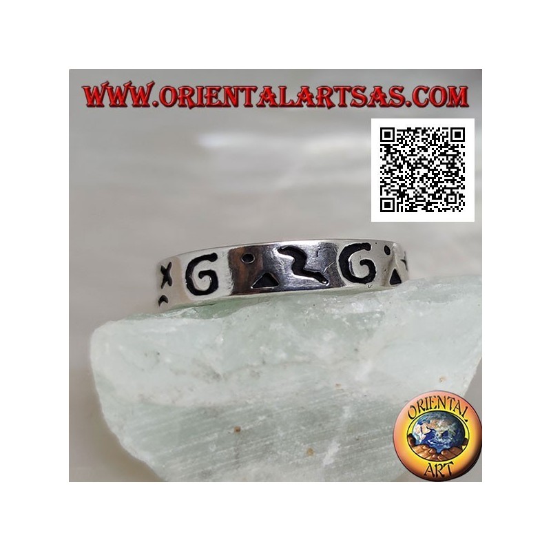 Bague en argent avec gravures mixtes