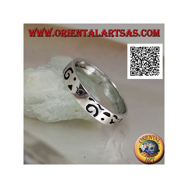 Anello fedina in argento con incisioni miste
