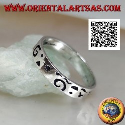 Silver ring with mixed engravings