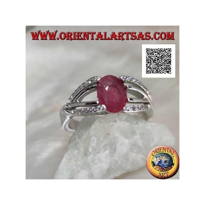 Anillo de plata con rubí ovalado natural engastado con dos líneas de circonitas y dos de plata
