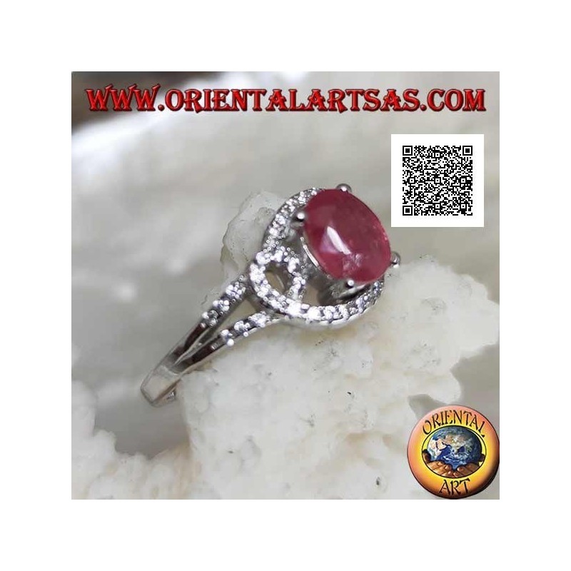 Anillo de plata con rubí ovalado natural engastado en líneas entrelazadas de circonitas blancas