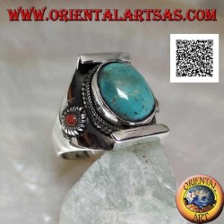 Bague en argent avec turquoise tibétaine antique ovale dans un sertissage népalais avec petit corail sur les côtés (22)
