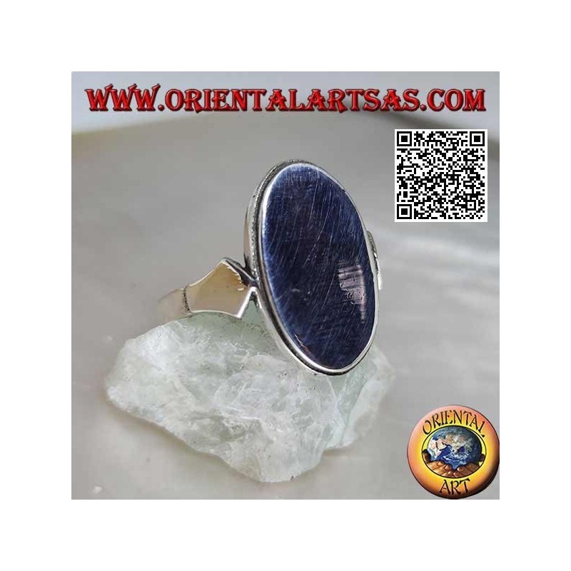 Anillo de plata lisa con placa ovalada plana y borde rayado