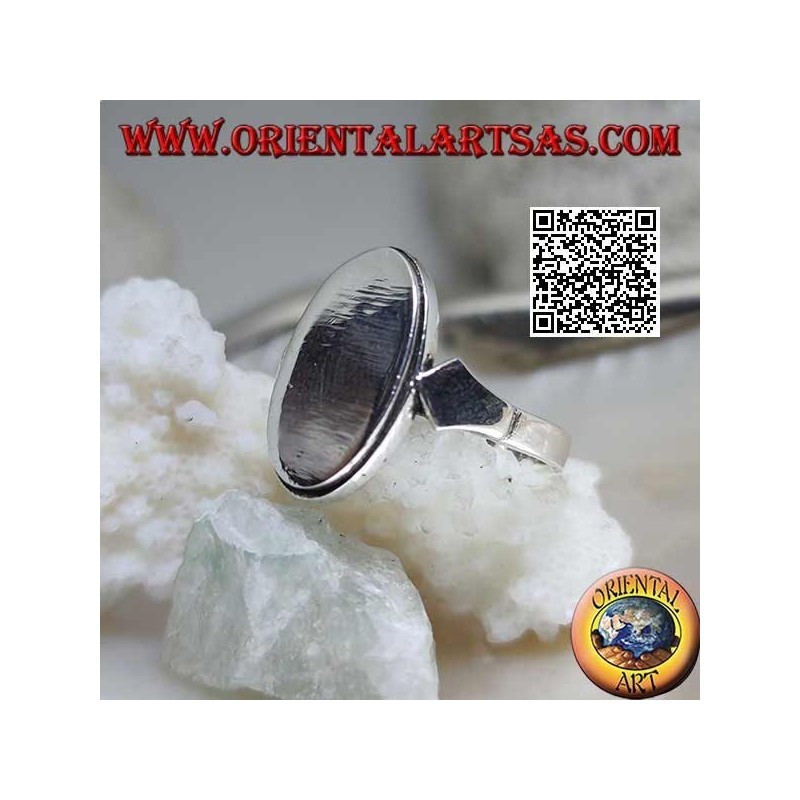 Glatter Silberring mit flacher ovaler Platte und gestreifter Kante