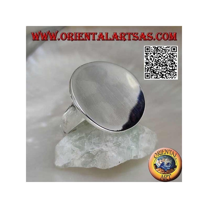 Bague en argent lisse avec plaque ronde concave lisse